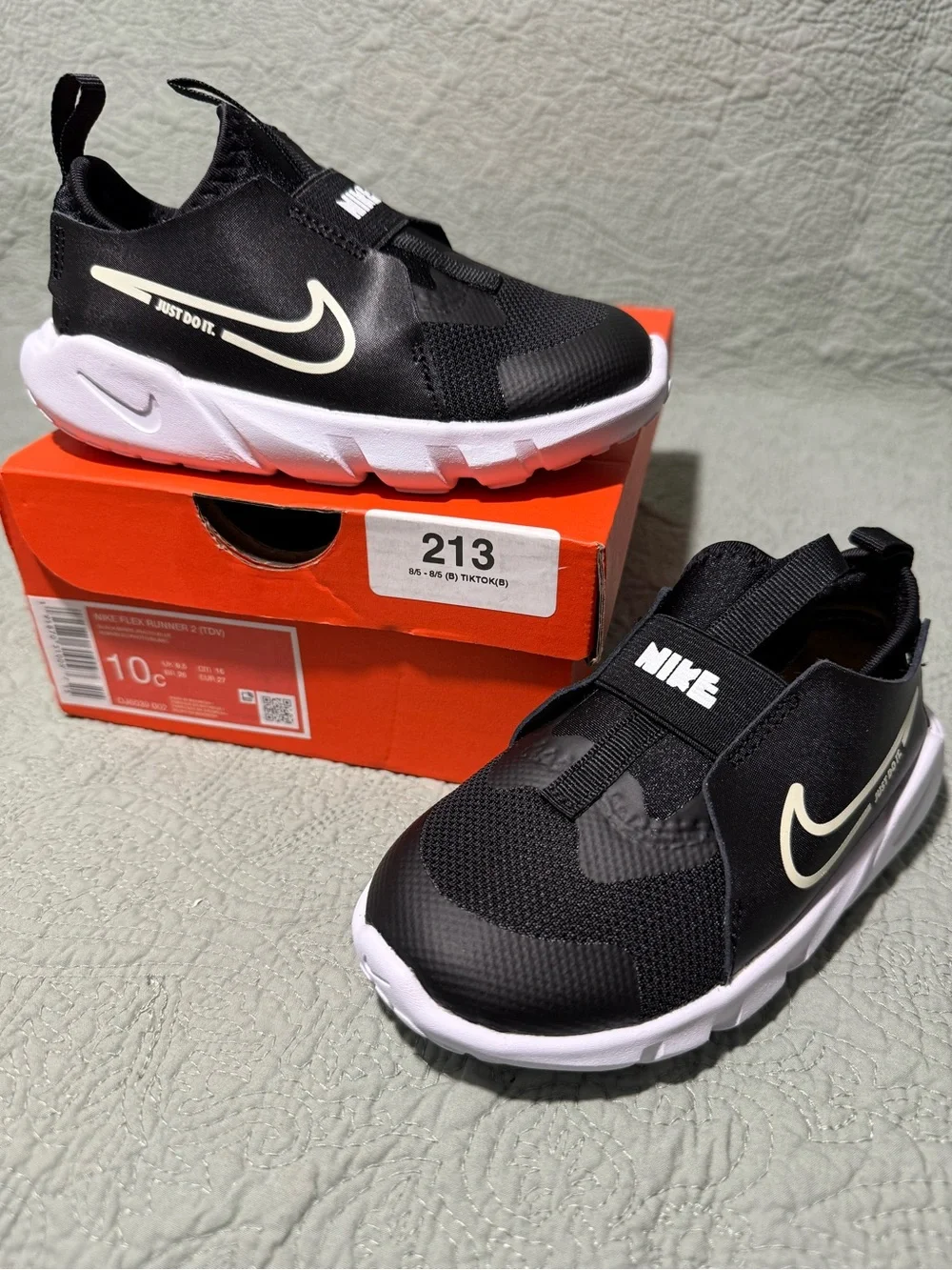 Nike Flex Runner 2 Size 10c Black and White
